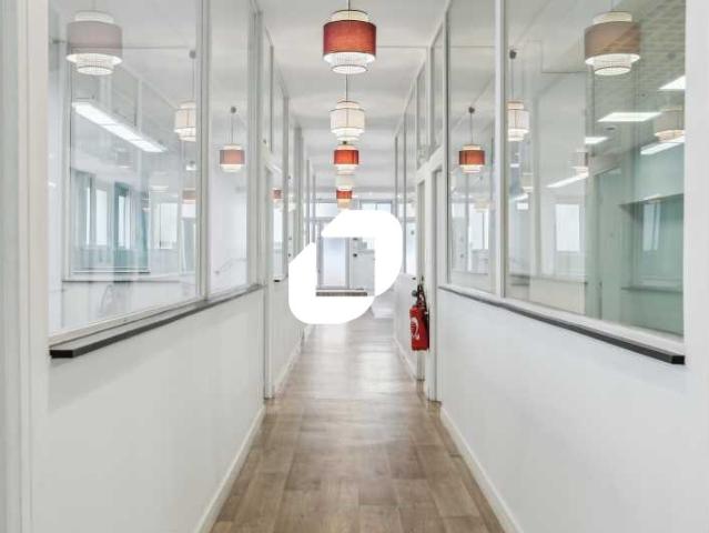 Location bureaux Paris 20 Proche Nation RER A, métro 1 2 6 9