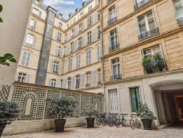 Location bureaux Paris 8 Proche métro et transports