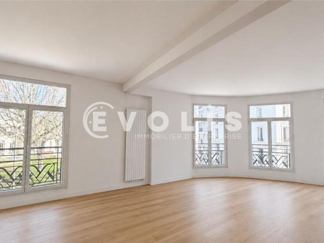 Location bureaux Paris 8 Proche métro George V et Charles de Gaulle Étoile