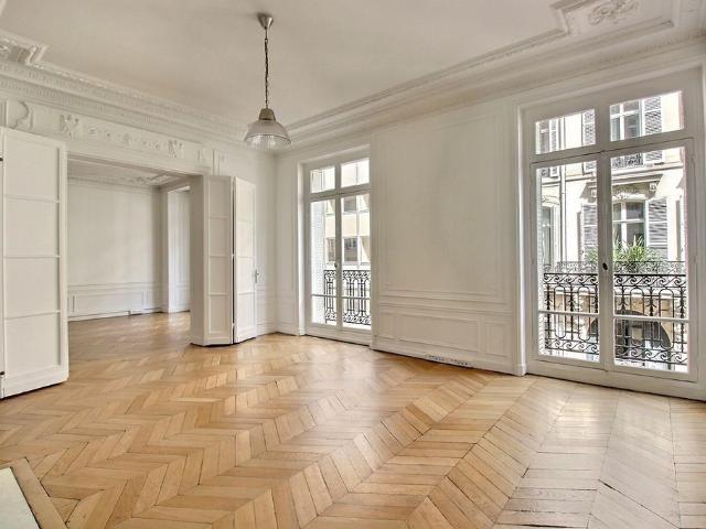 Location bureaux Paris 8 Proche église Saint Augustin