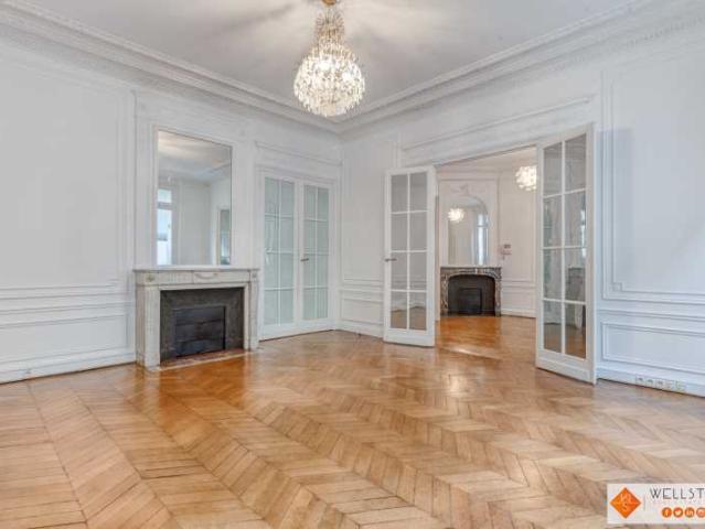 Location bureaux Paris 8 Proche gare Saint Lazare et métro Europe