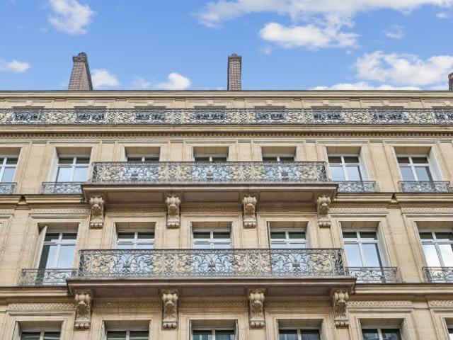 Location bureaux Paris 9 Quartier Central des Affaires, proche Place d'Estienne d'Orves
