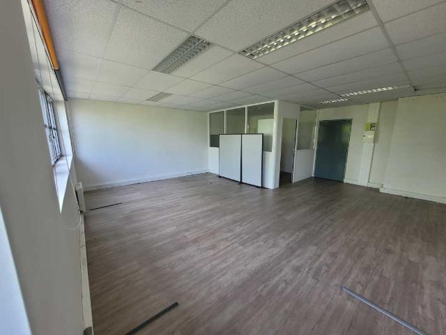 Location bureaux Poissy Proche RER, SNCF et bus