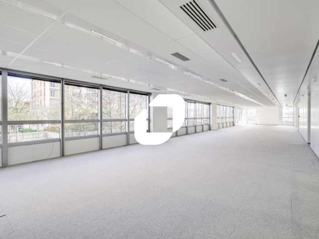 Location bureaux rénovés Rueil Malmaison RER A proche