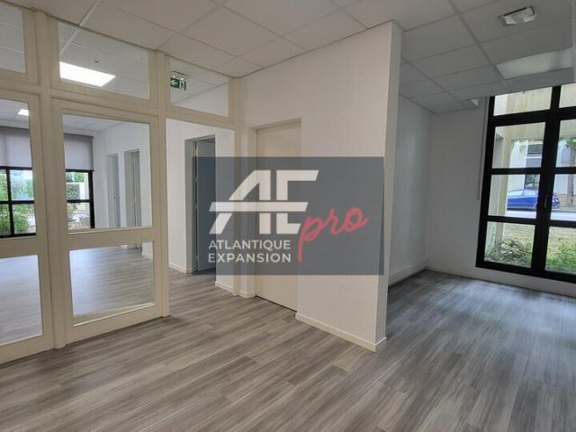 Location bureaux Saint Nazaire Proche bus Ycéo et zone commerciale