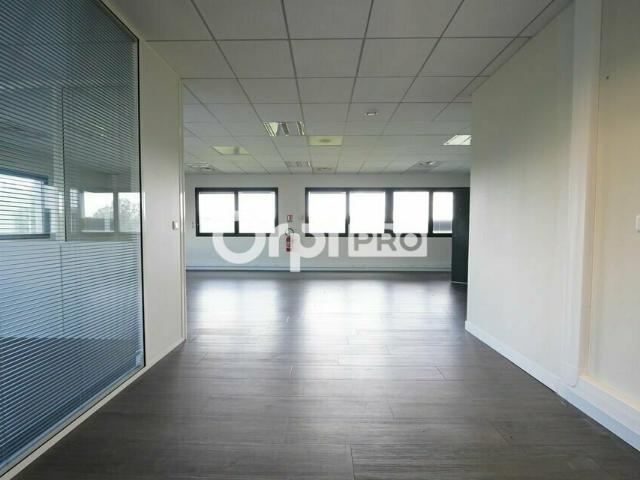 Location bureaux Saint Priest Proche A43, D148, D306 et bus 76