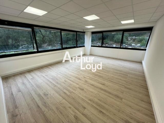 Location bureaux Sophia Antipolis Quartier Bouillides, proche A8