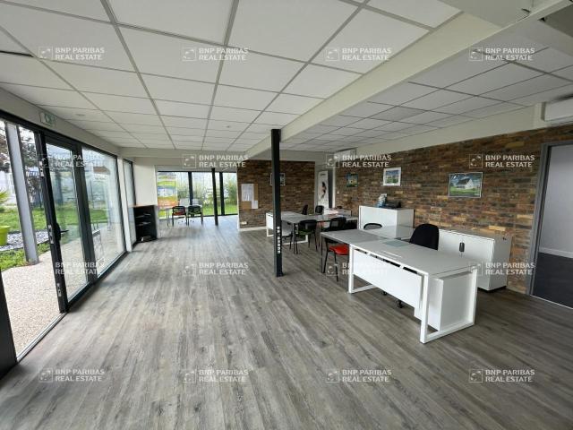 Location bureaux Tours Nord Immeuble indépendant sur terrain clos