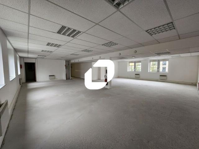 Location bureaux Versailles Proche gare Chantiers et axes routiers
