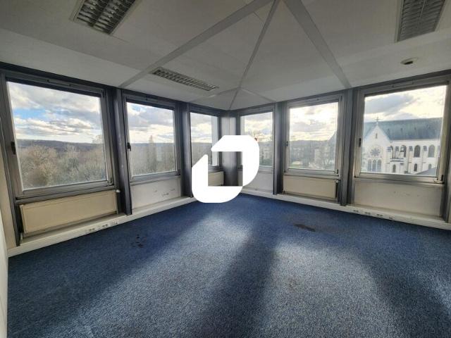 Location bureaux Versailles Proche gare Montreuil et esplanade Grand Siècle
