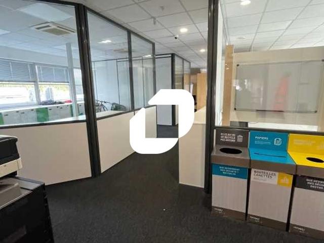 Location bureaux Villeneuve d'Ascq Proche centre commercial V2 et métro