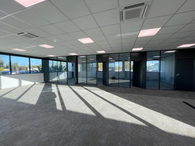 Location bureaux Villeneuve la Garenne Proche Quais de Seine, Tram T1 et RER