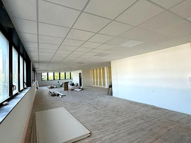 Location Bureaux 0 pièces 165 m2 Bezannes