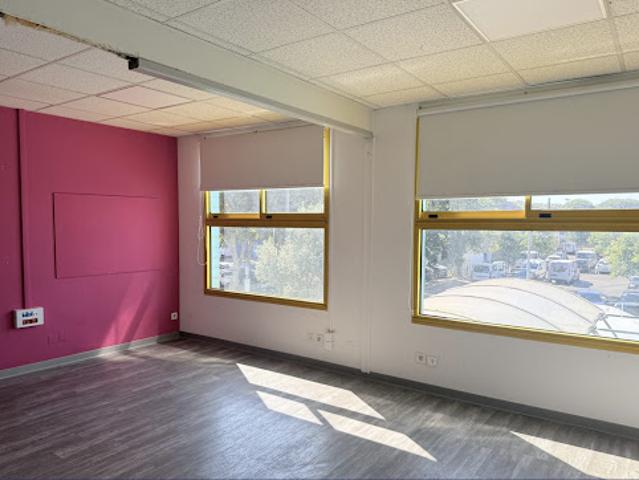 Location Bureaux 0 pièces 103 m2 Istres