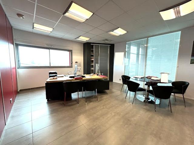 Location Bureaux 0 pièces 1200 m2 Limoges