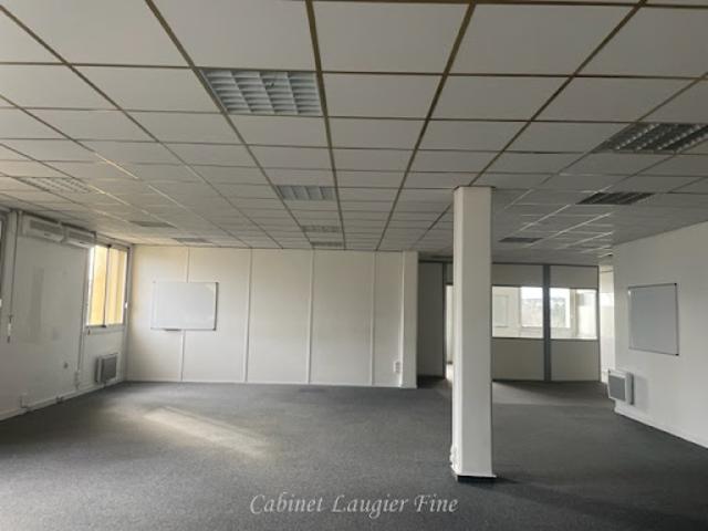 Location Bureaux 0 pièces 210 m2 Les milles