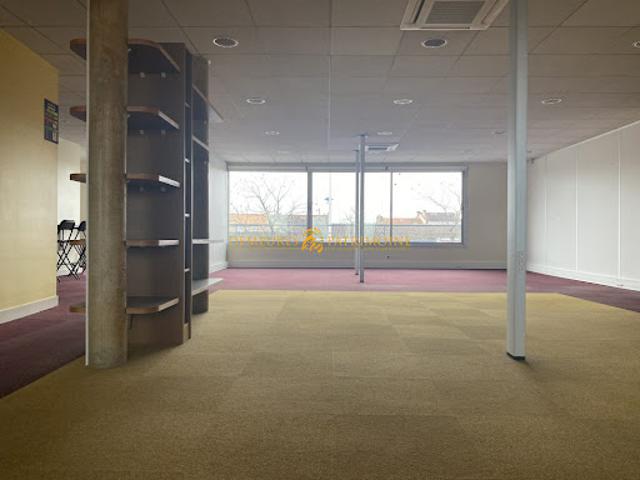 Location Bureaux 0 pièces 300 m2 Angouleme
