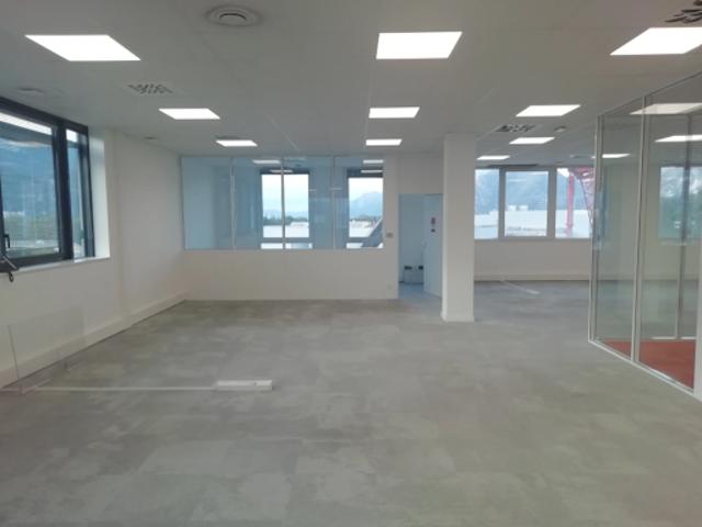 Location Bureaux 0 pièces 407 m2 Echirolles