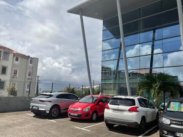 Location Bureaux 0 pièces 81.16 m2 Le lamentin
