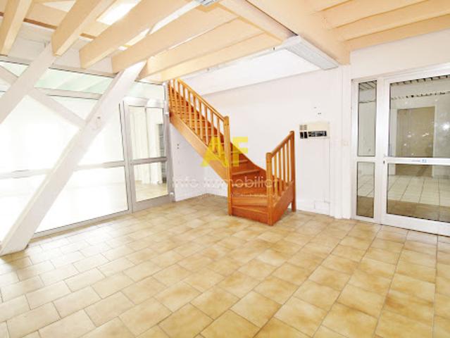 Location Bureaux 107.19 m2 Frejus