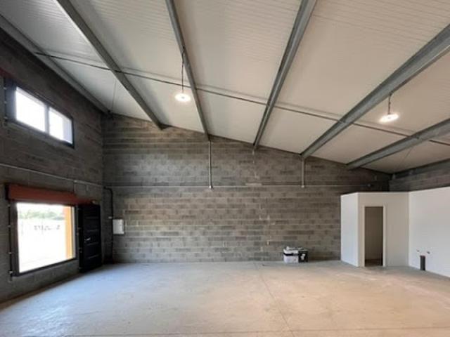 Location Bureaux 1 pièce 100 m2 Lherm