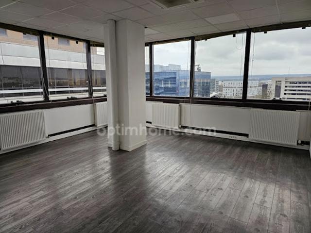 Location Bureaux 1 pièce 24 m2 Cergy