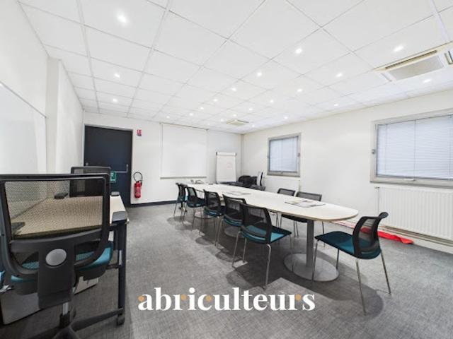 Location Bureaux 1 pièce 310 m2 Gellainville