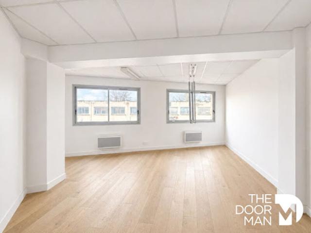 Location Bureaux 1 pièce 32 m2 Coignieres