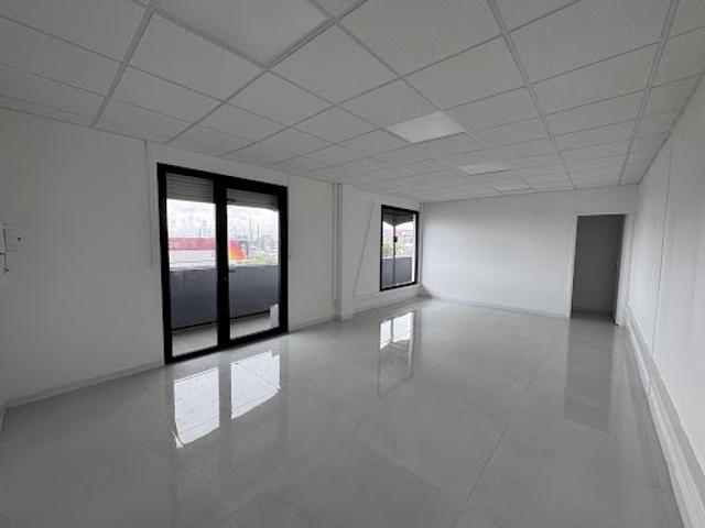 Location Bureaux 1 pièce 35 m2 Baie mahault