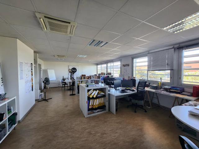 Location Bureaux 1 pièce 51 m2 Castries