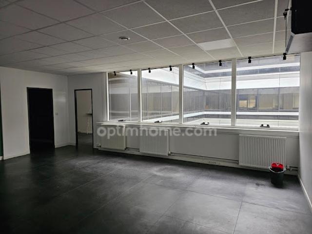 Location Bureaux 1 pièce 70 m2 Cergy