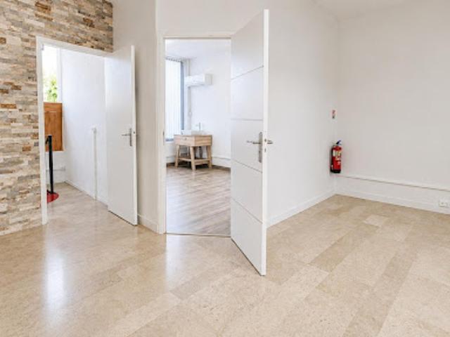Location Bureaux 1 pièce 70 m2 Frejus