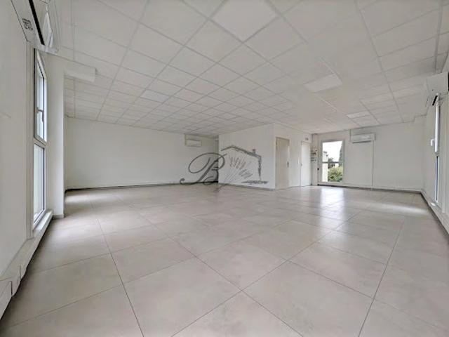 Location Bureaux 1 pièce 75 m2 Pertuis