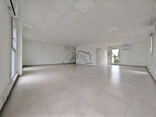 Location Bureaux 1 pièce 75 m2 Pertuis