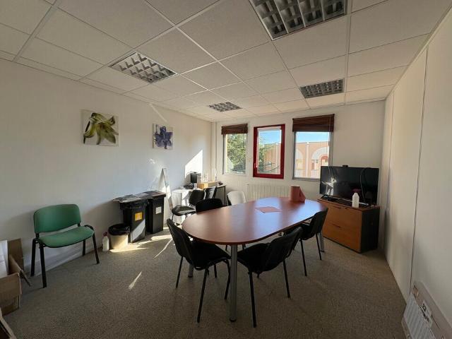 Location bureaux 250 m² Dijon Proche rocade et tramway T1