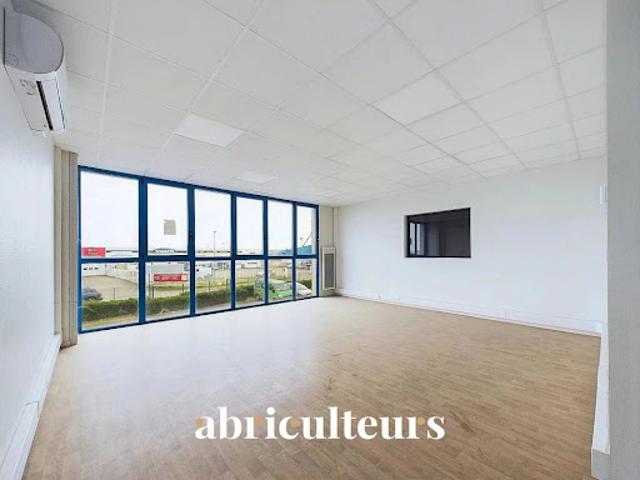 Location Bureaux 270 m2 Gellainville