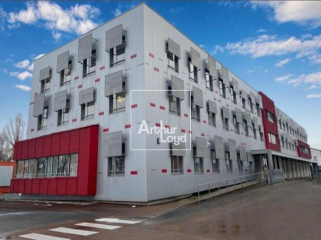 Location bureaux 2850 m² Grenoble sud Proche rocade, bus et A480