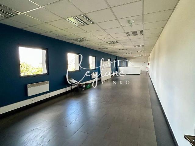 Location Bureaux 210 m²