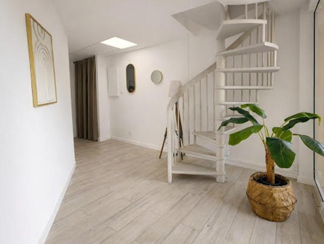 Location Bureaux 2 pièces 15 m2 Frejus