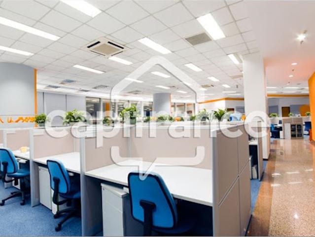 Location Bureaux 2 pièces 213 m2 Ploumagoar