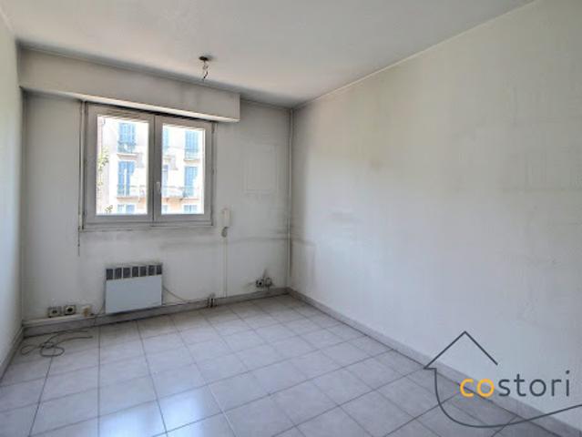 Location Bureaux 2 pièces 47 m2 Draguignan