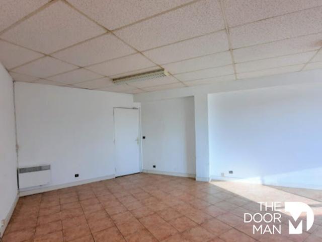 Location Bureaux 2 pièces 49 m2 Coignieres