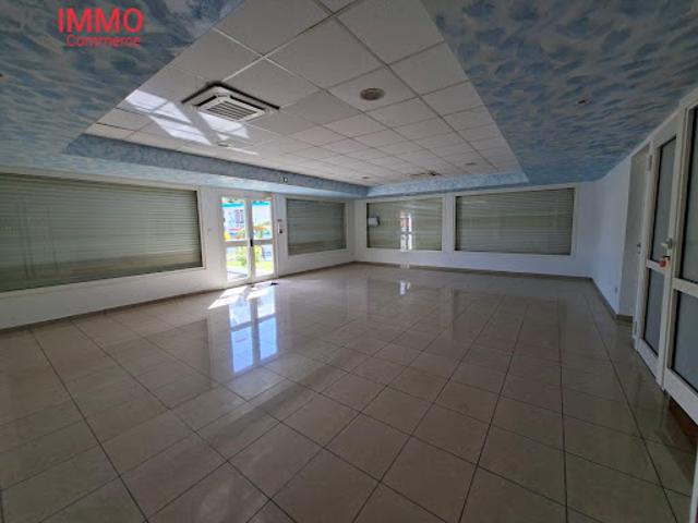 Location Bureaux 2 pièces 70 m2 Petit canal