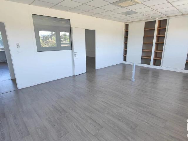 Location Bureaux 365 m²