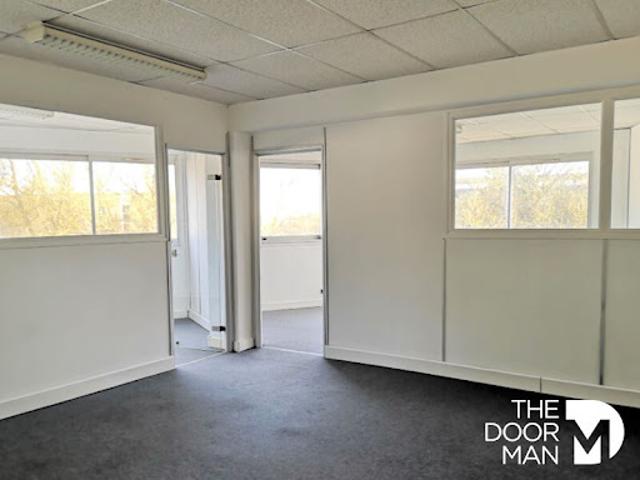 Location Bureaux 3 pièces 59 m2 Coignieres