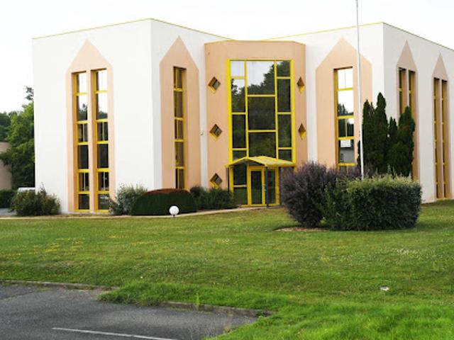 Location Bureaux 3 pièces 64.7 m2 Chambray les tours