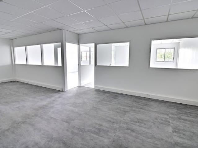 Location Bureaux 3 pièces 77 m2 Trappes