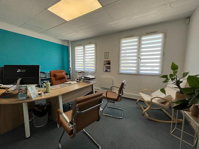 Location Bureaux 3 pièces 70.29 m2 Aubagne
