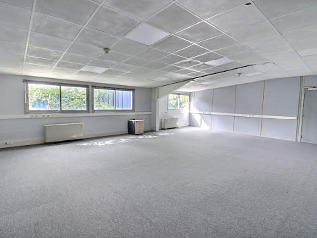 Location Bureaux 3 pièces 86 m2 Acheres