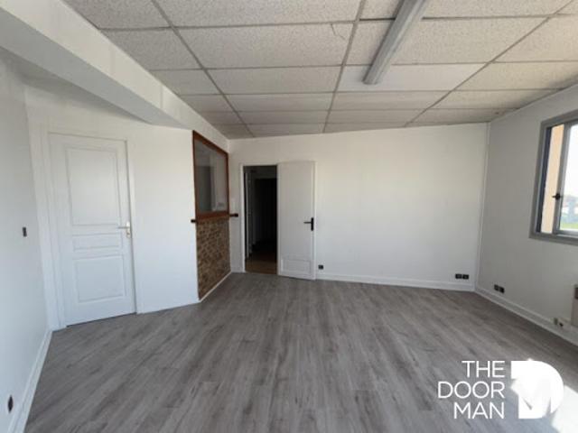 Location Bureaux 3 pièces 87 m2 Coignieres